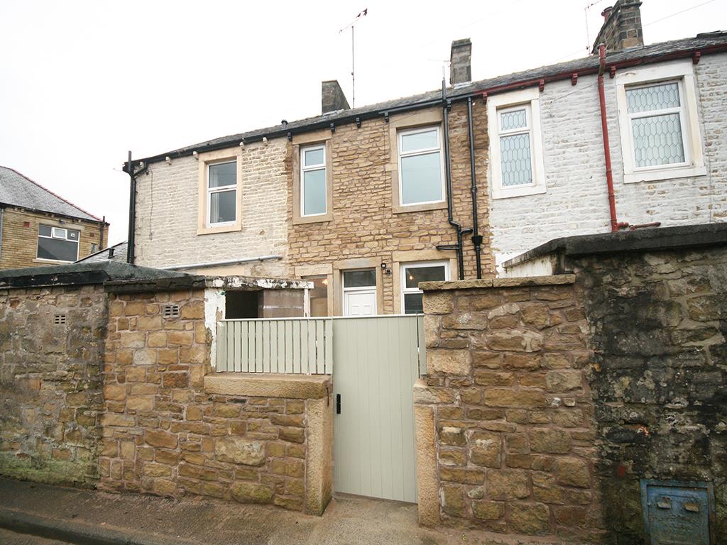 2 bedroom mid terrace house To Let in Earby - IMG_7550.jpg